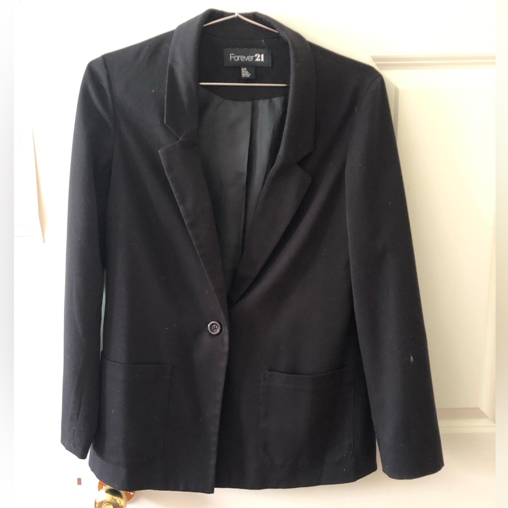One button black blazer with pockets